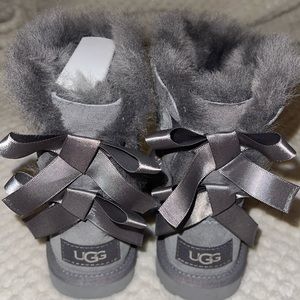 UGG Bailey Bow ll Boot Size 8